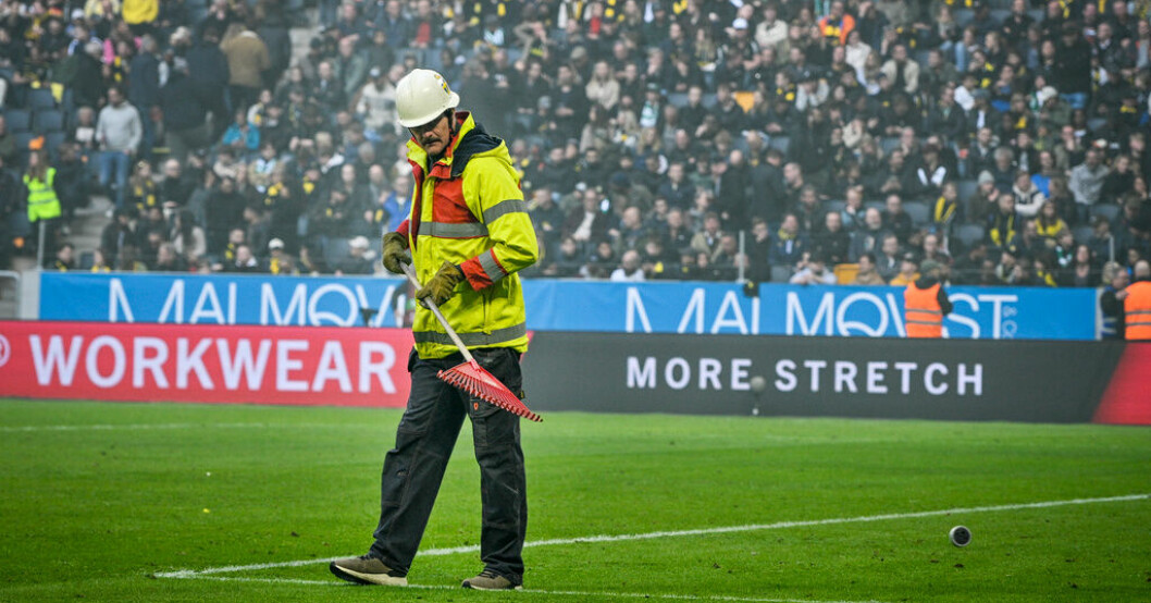 Friends arena. Arkivbild. Friends nya gräsmatta drabbat av värmestress