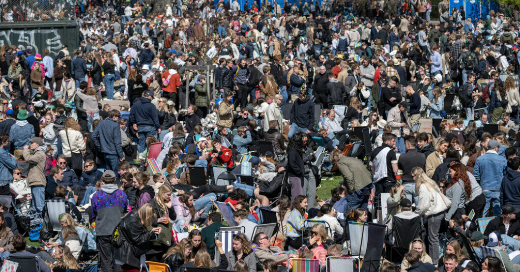 Fullsatt i Stadsparken i Lund när studenterna firade in våren med den traditionsenliga spontanfesten på siste april. Hittills lugn valborg i studentstäderna