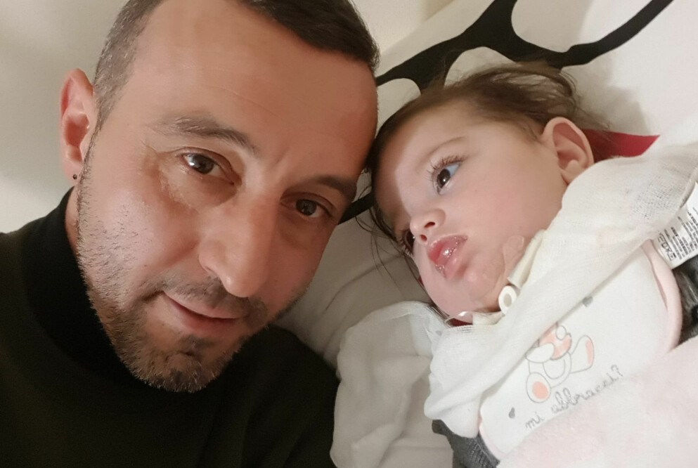Gabriele Succi tog emot dottern Caterina och de har tillsammans kämpat vid Christinas sida under sjukhustiden. Efter att hustrun fått en hjärtattack och hamnat i koma har Gabriele Succi själv tagit hand om parets dotter Caterina.