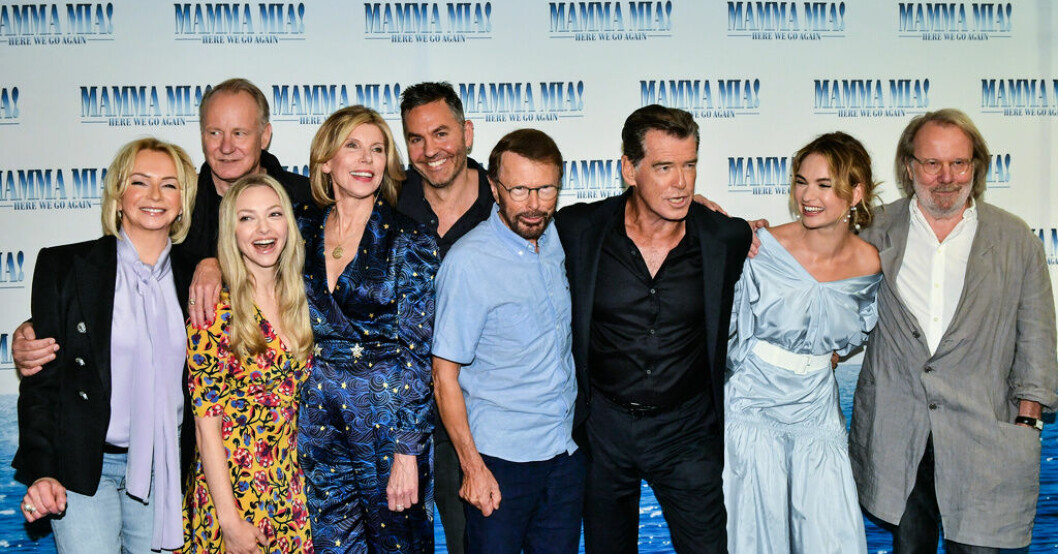 Gänget samlat inför smygpremiären av "Mamma Mia! Here We Go Again" på Grand Hotel. Arkivbild. Brosnan ber om en "Mamma Mia 3"