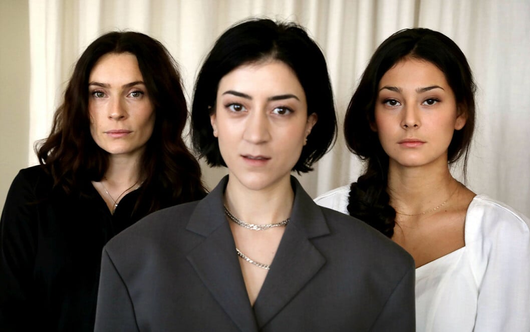 Aliette Opheim (Fatima), Gizem Erdogan (Pervin) och Nora Rios (Suleika) i Kalifat. <strong>Foto: TT.</strong> Skådespelarna Aliette Opheim, Gizem Erdogan och Nora Rios är huvudrollsinnehavare i SVT:s Kalifat.