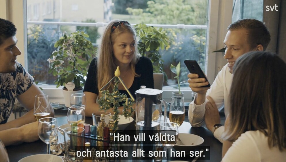 Det blev minst sagt dålig stämning när Anton läste upp textrader från artistens Björn Rosenströms låtar.