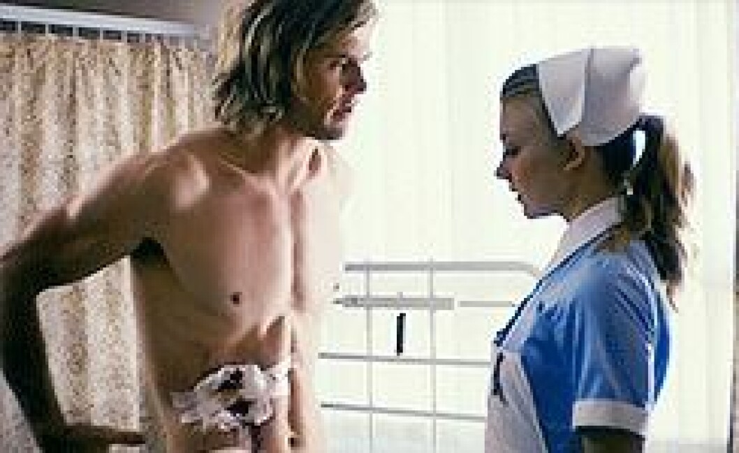 Via: <a href="http://giphy.com/gifs/chris-hemsworth-natalie-dormer-rush-YsSg8ir90SmQw" target="_blank">Giphy</a> giphy (2)