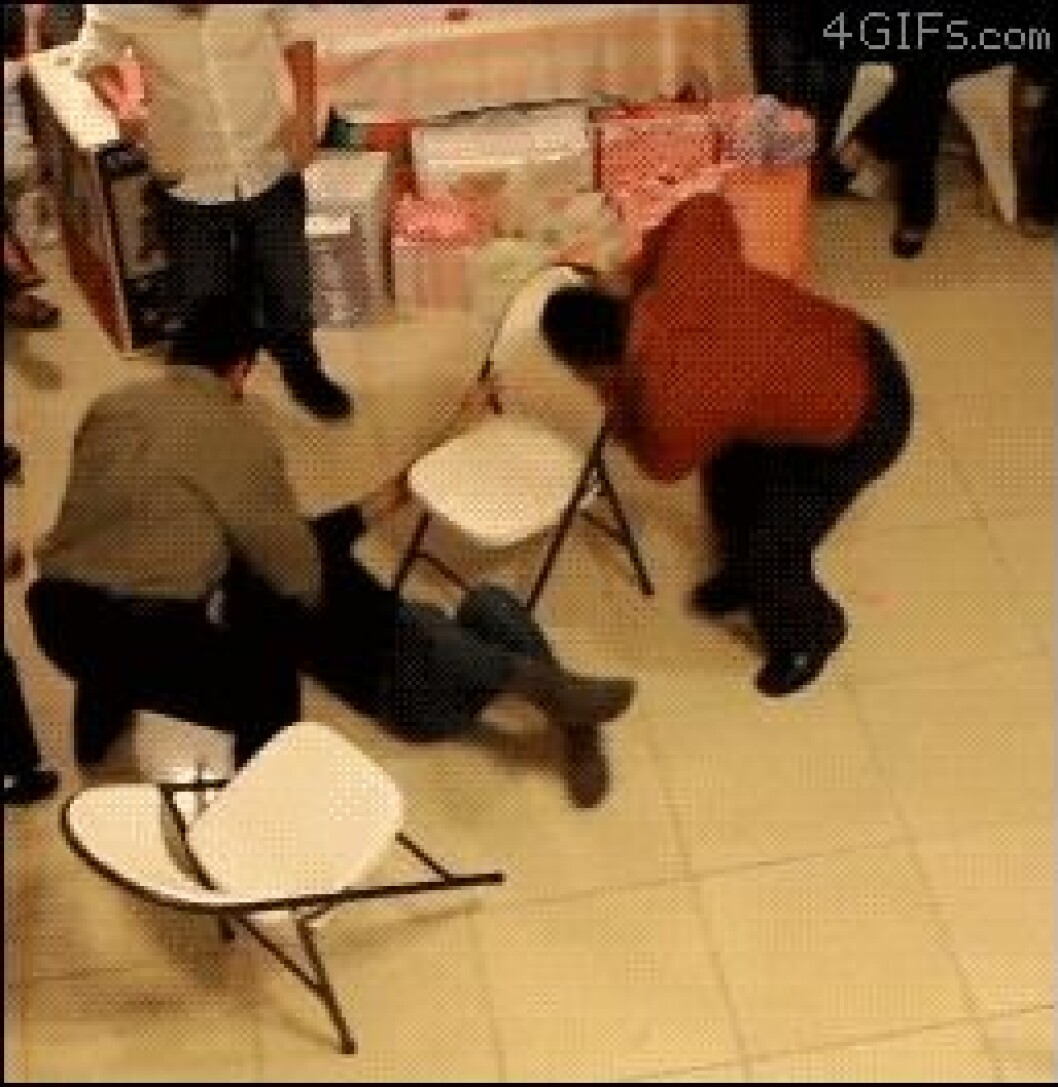 Via: <a href="http://giphy.com/gifs/fail-musical-chairs-KtyyYEOcPA2Ri" target="_blank" rel="noopener">Giphy</a> giphy (3)