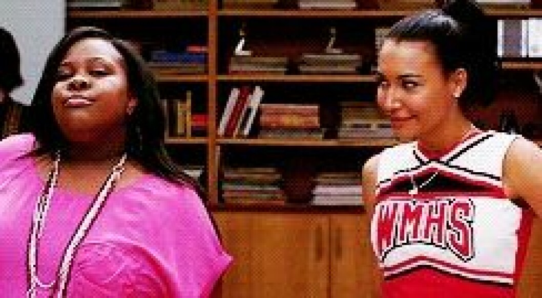 Via: <a href="http://giphy.com/gifs/glee-santana-lopez-mercedes-jones-JAtM26CbBMJ1u" target="_blank">Giphy</a> giphy (3)