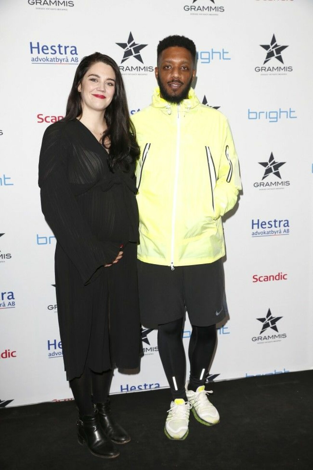 Grammis 2015 Adam Tensta och Nöjesguidens chefredaktör Jenny Nordlander väntar smått