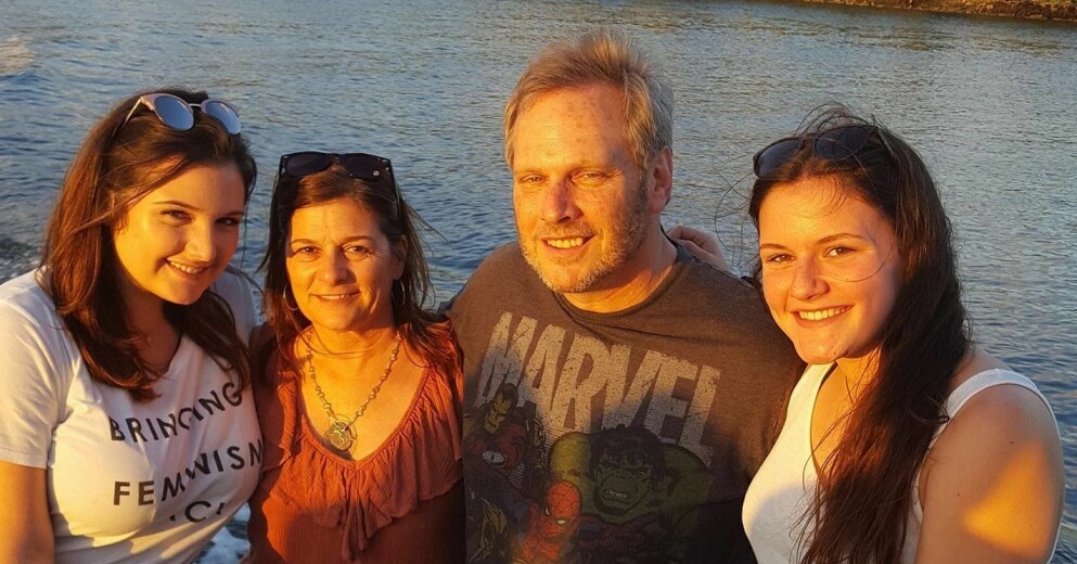 Gregg Breitbart är kritisk till alla människor som vägrar att vaccinera sig. Delstaten Florida har haft stora problem i vissa områden och nu hoppas han att hustruns upplevelse ska få andra att tänka till. Karen och Gregg med familj