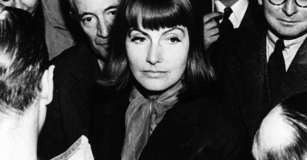 Greta Garbo vid ankomsten till New York den 7 oktober 1938 efter en tio månaders semester i Europa. Arkivbild. Greta Garbo uppmärksammas i Paris