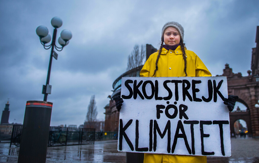 18-åriga Greta Thunberg utanför Sveriges riksdag.
