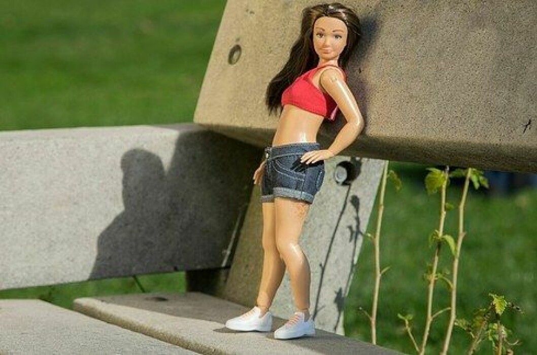 Via: <a href="http://www.buzzfeed.com/alisonvingiano/this-normal-barbie-comes-with-cellulite-stretch-marks-acne-a">BuzzFeed</a> grid-cell-16307-1416411460-1