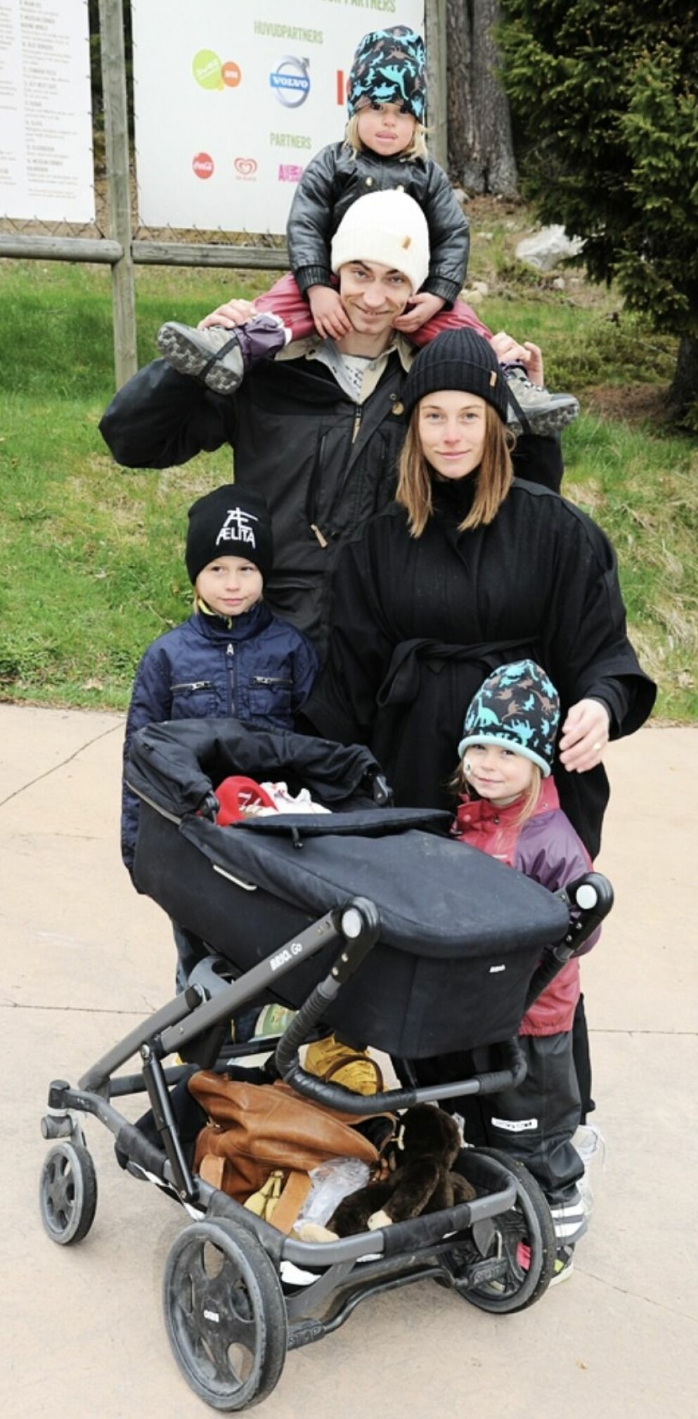 Familjen Norén. Gustaf Norén på Kolmården med sin familj
