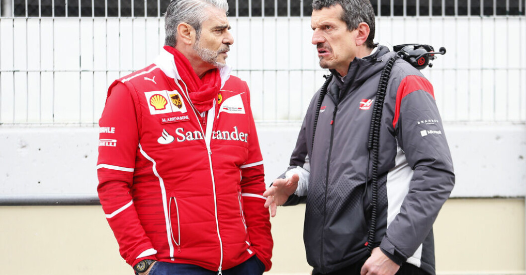 Haas stallchef Günther Steiner till höger. Arkivbild. "Hade varit självmord att behålla dem"