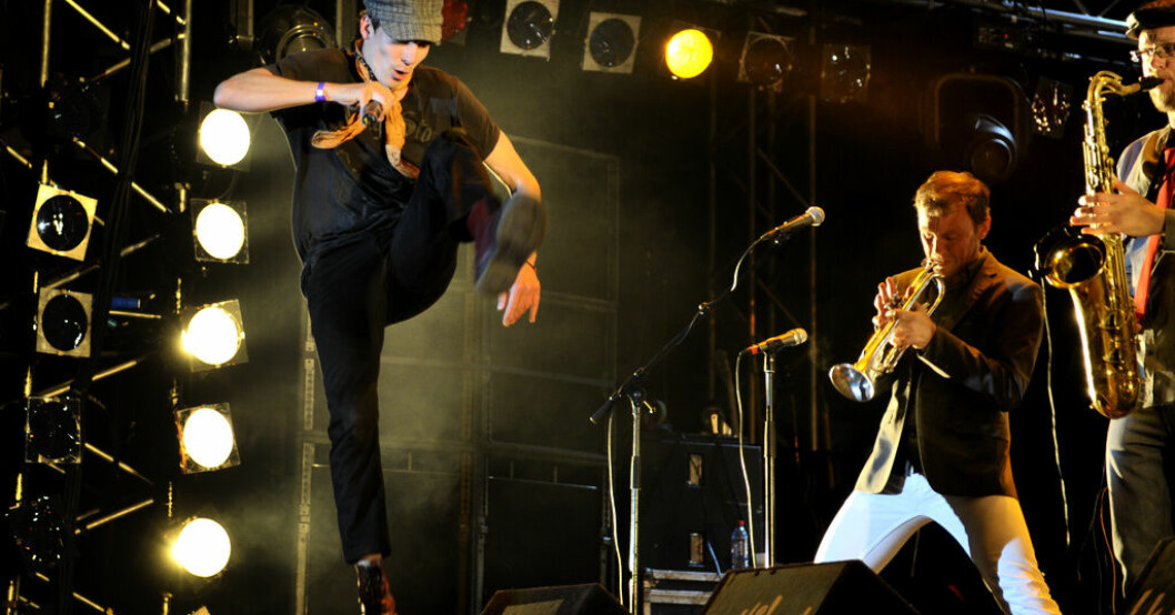 Håkan Hellström och Stefan Sporsén på Hultsfredsfestivalen 2008. Arkivbild. Lämnar Håkan Hellströms band efter 23 år