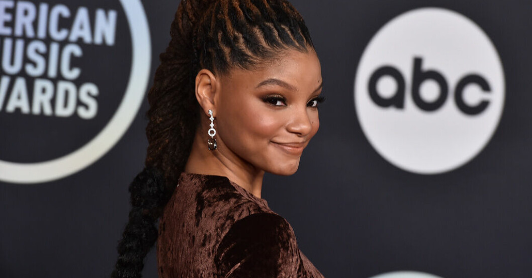Halle Bailey spelar Ariel i spelfilmsversionen av "Den lilla sjöjungfrun". Arkivbild. "Lilla sjöjungfrun"-låt ändras - för samtycke