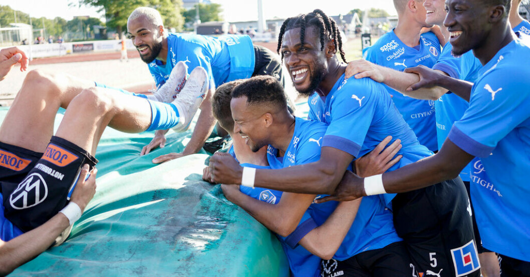 Halmstad besegrade Varberg. HBK vann derbyt efter dråpligt självmål