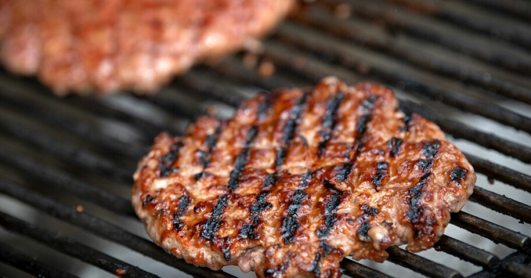 Hamburgare på grillen.