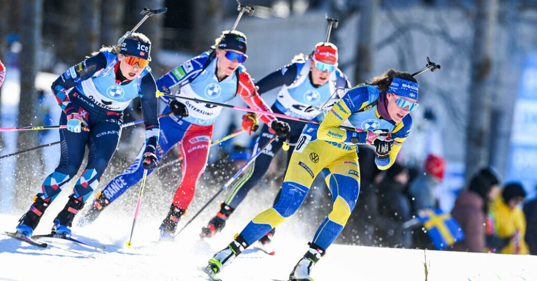 Hanna Öberg i masstarten i Östersund. Slitna efter VM-framgången – Hanna Öberg sexa