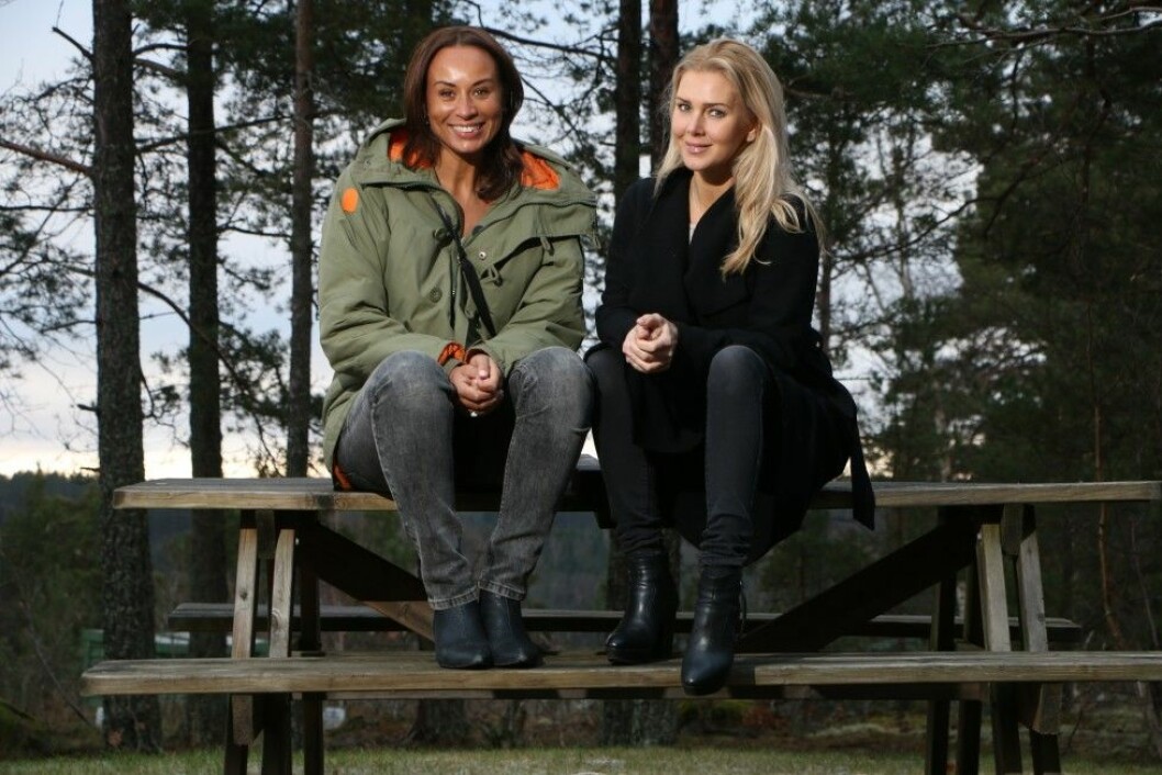 Jag tar ett snack med fyrabarnsmamman Hannah på en parkbänk. Foto: Micael Engström. Jag tar ett snack med fyrabarnsmamman Hannah på en parkbänk. Foto: Micael Engström.