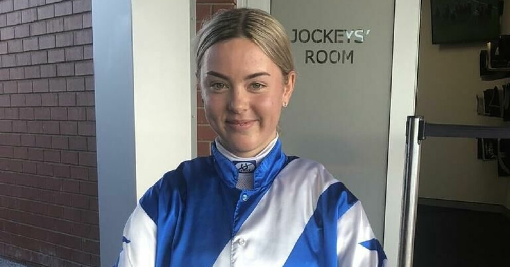 Hannah Fitzgerald flög av hästen på galoppbanan i Kalgoorlie och drabbades av en hjärnblödning. Nu kämpar hon för sitt liv på Royal Perth Hospital. Hannah Fitzgerald