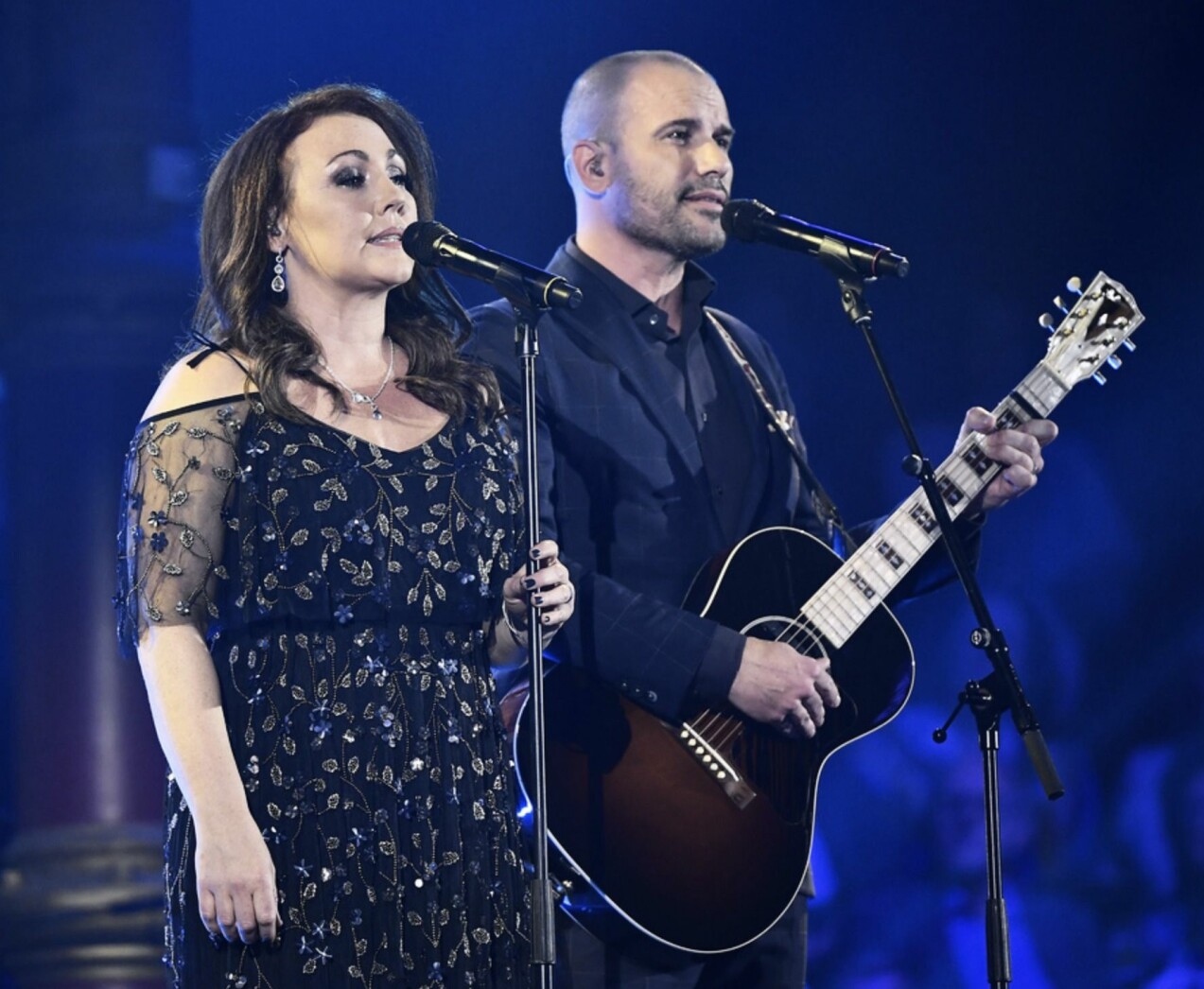 Hanna Hedlund och Martin Stenmarck. Hanna Hedlund och Martin Stenmarck sjunger tillsammans på scen