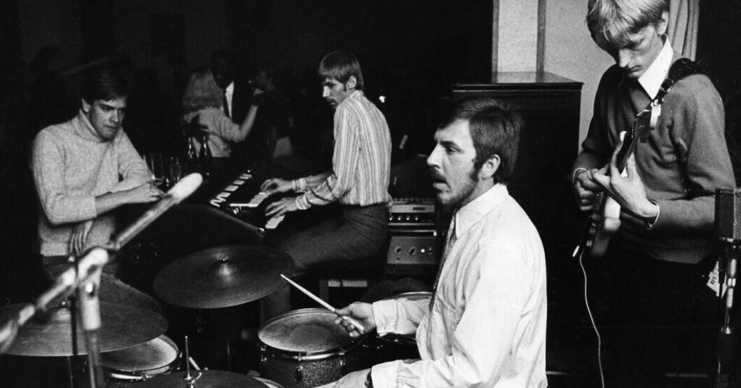Hansson och Karlsson uppträder i Stockholm 1967. Bo Hansson, vid orgeln, skulle senare bli en av artisterna som starkast förknippades med skivbolaget Silence Records. Arkivbild. Silences grundare utnämnd till hedersdoktor