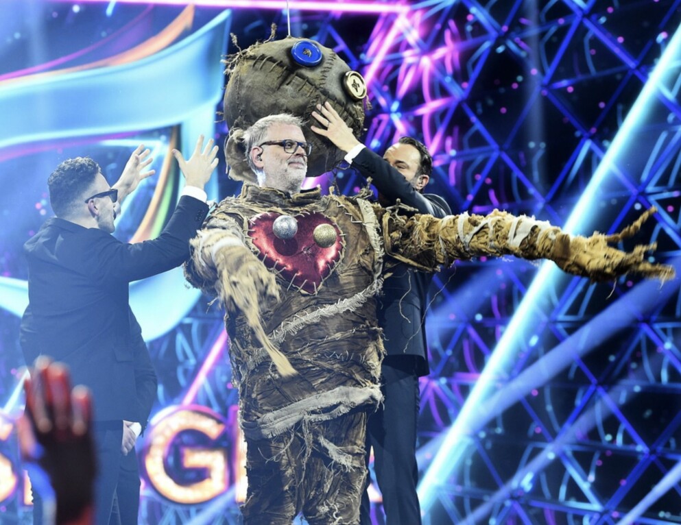 Hans Rosenfeldt som Voodoodocka. Hans Rosenfeldt var Voodoodockan i Masked Singer Sverige 2021