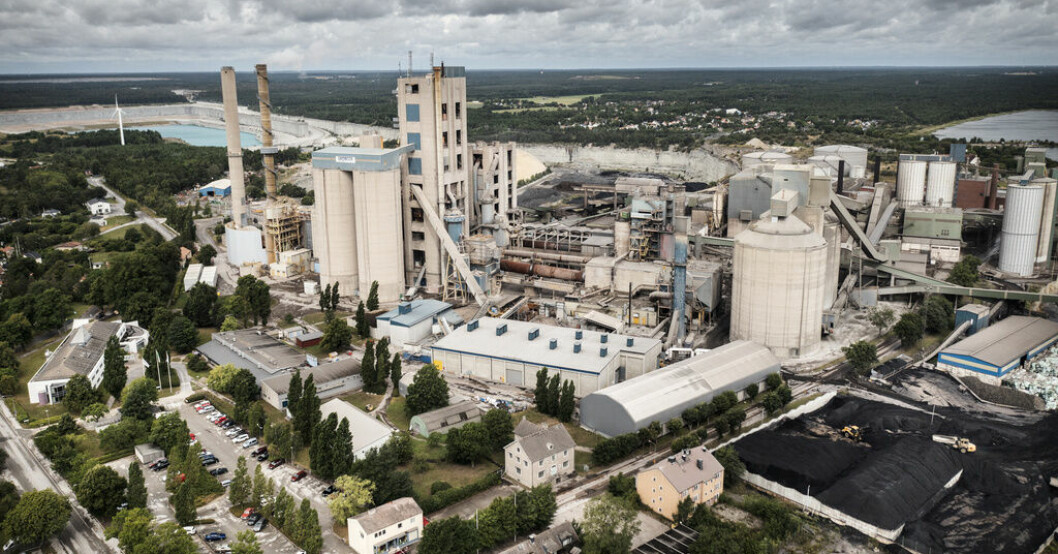Heidelbergs cements fabrik i Slite på Gotland välkomnar beslutet om att bygga nya elkablar till ön, men vill ha se dem i drift tidigare än 2031 för att klara omställningen till en klimatvänligare produktion. Arkivbild. Elslukare vill ha nya gotlandskablar snabbare