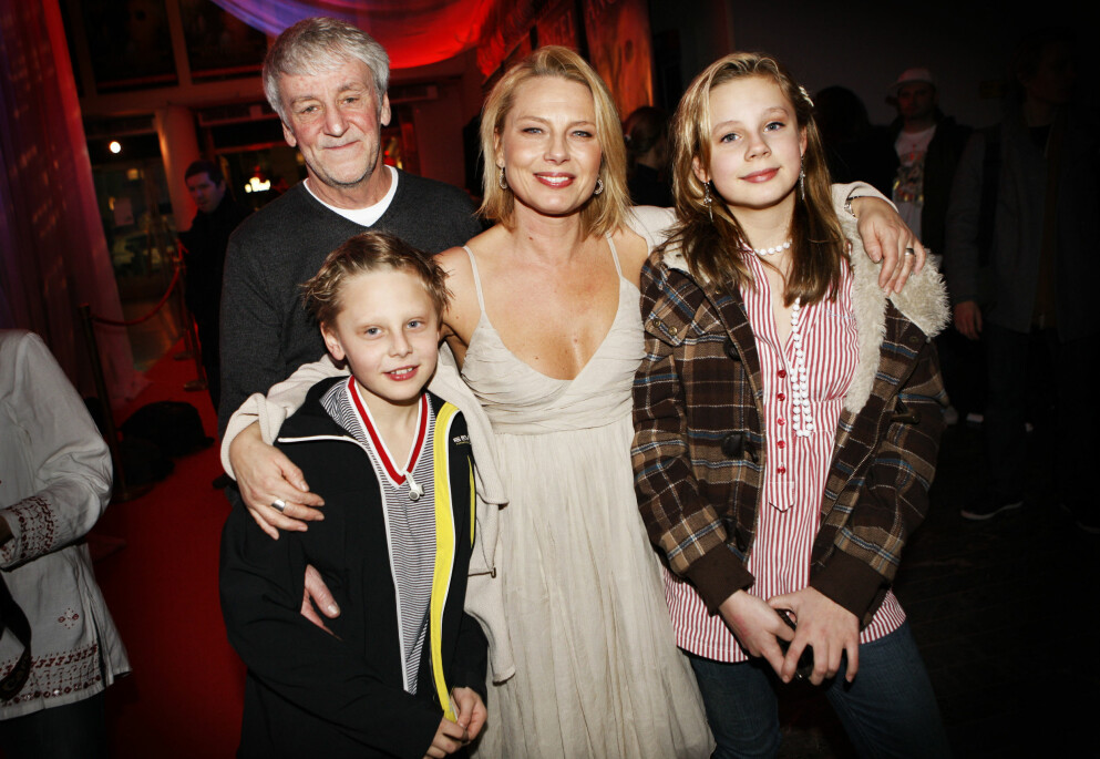 Helena med maken Colin och barnen Tim och Molly 2008. Nu har barnen vuxit upp.