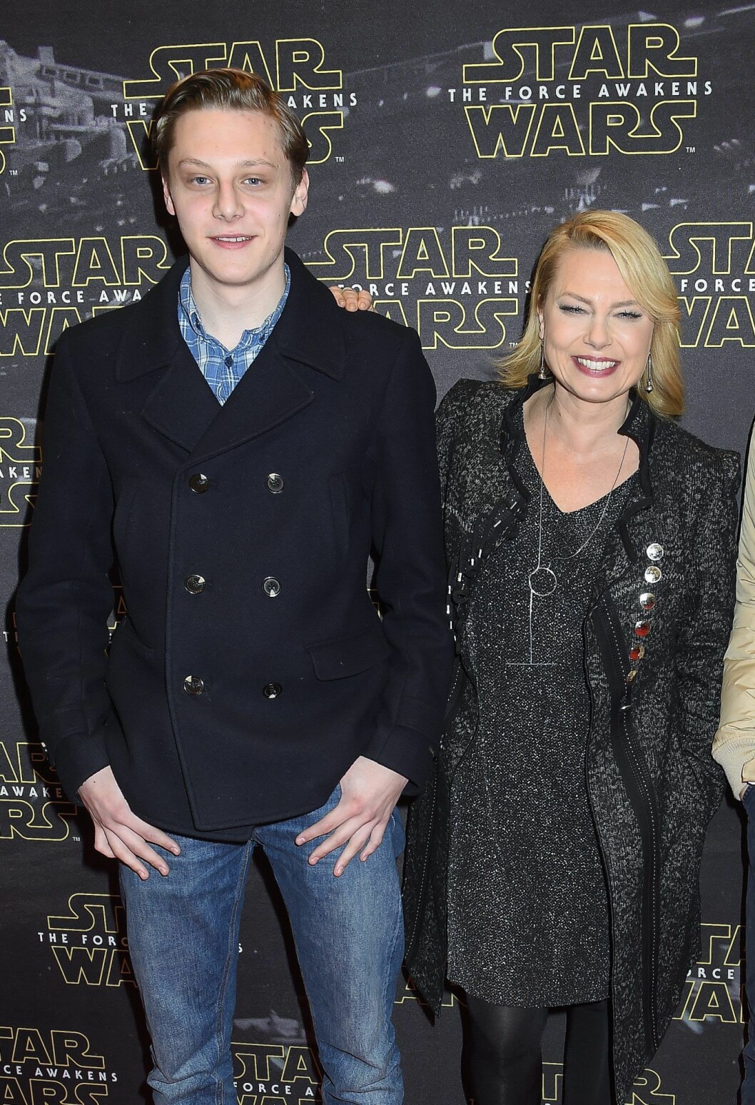 Helena Bergström tillsammans med sonen Tim Nutley på premiären av Star wars – The force awakens 2015. Tim Nutley och Helena Bergström