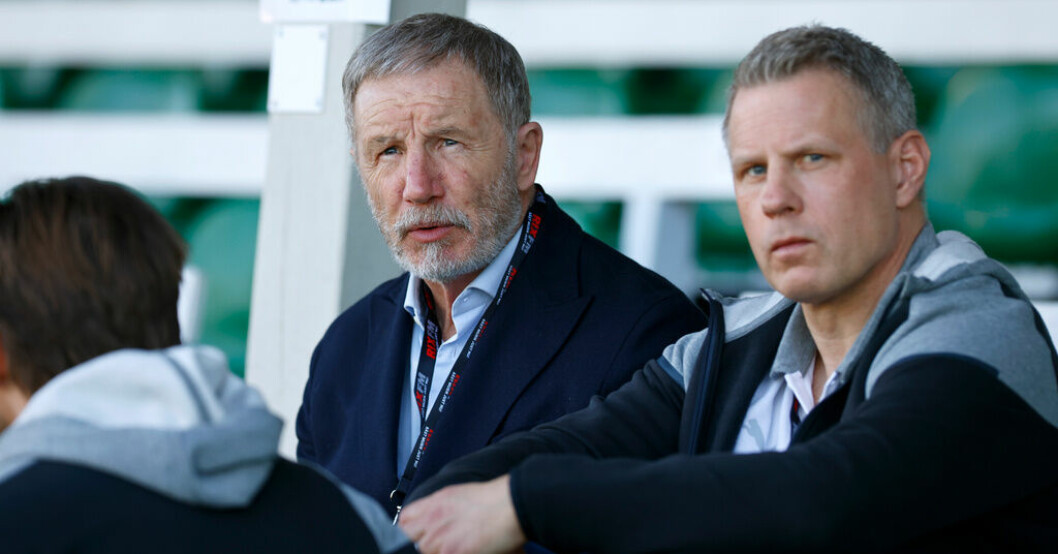 Helsingborgs tränare Stuart Baxter och ordföranden Fredrik Karlsson på läktaren på Domnarvsvallen i Borlänge. Baxter på läktaren när HIF förlorade igen