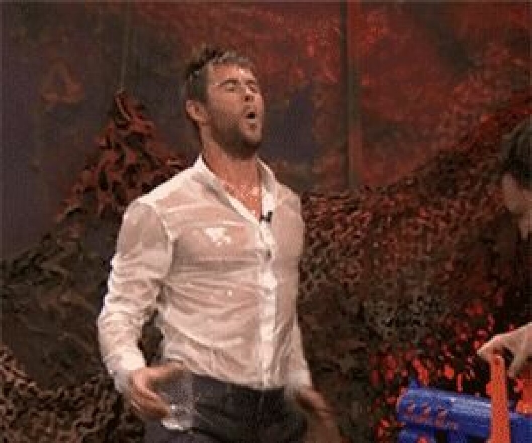 Via: <a href="http://thebacklot.mtvnimages.com/uploads/2015/01/hemsworthgifteaser.gif" target="_blank">Thebacklot</a> hemsworthgifteaser