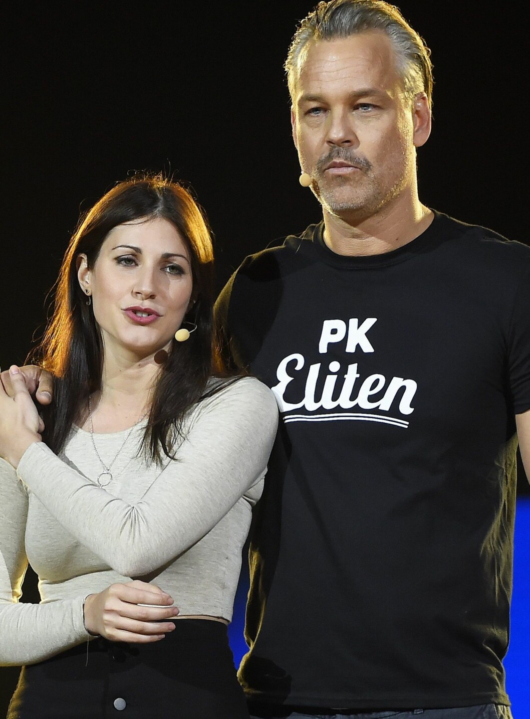Henrik Schyffert tokflörtade med Nour el Refai på scenen. Foto: IBL henrik-schyffert-nour-el-refai-1