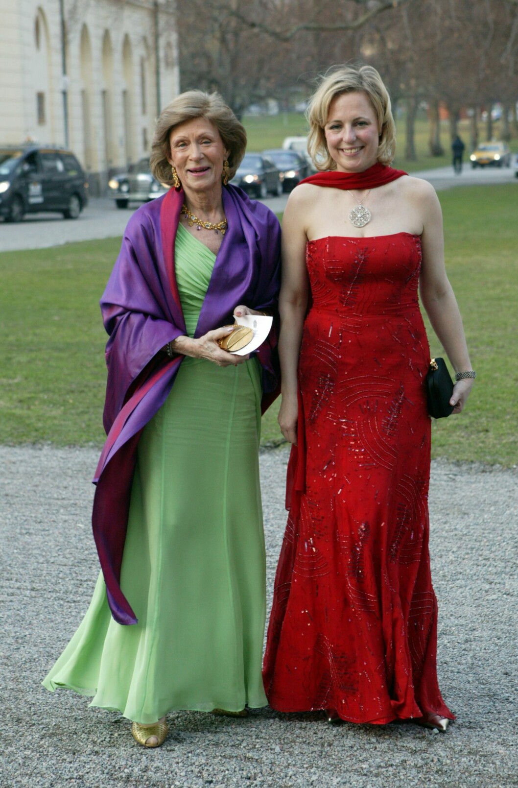 Hertiginnan Christina d'Otrante med dotter Marguerite anländer till en privat tillställning vid Drottningholms slott, dagen före kung Carl Gustafs stora 60-årsfirande.