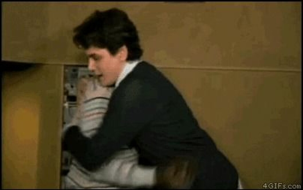Via: <a href="http://emscee.com/foolsparadise/wp-content/uploads/2013/06/john-mayer-kanye-west-high-five-gif.gif" target="_blank" rel="noopener">Emscee</a> highfive16