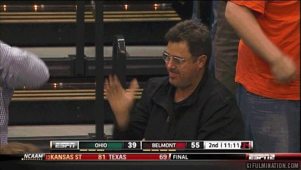 Via: <a href="http://www.totalprosports.com/wp-content/uploads/2013/03/vince-gil-bad-at-high-fiving-college-basketball-fan-gifs.gif" target="_blank" rel="noopener">Total Pro Sports</a> highfive7