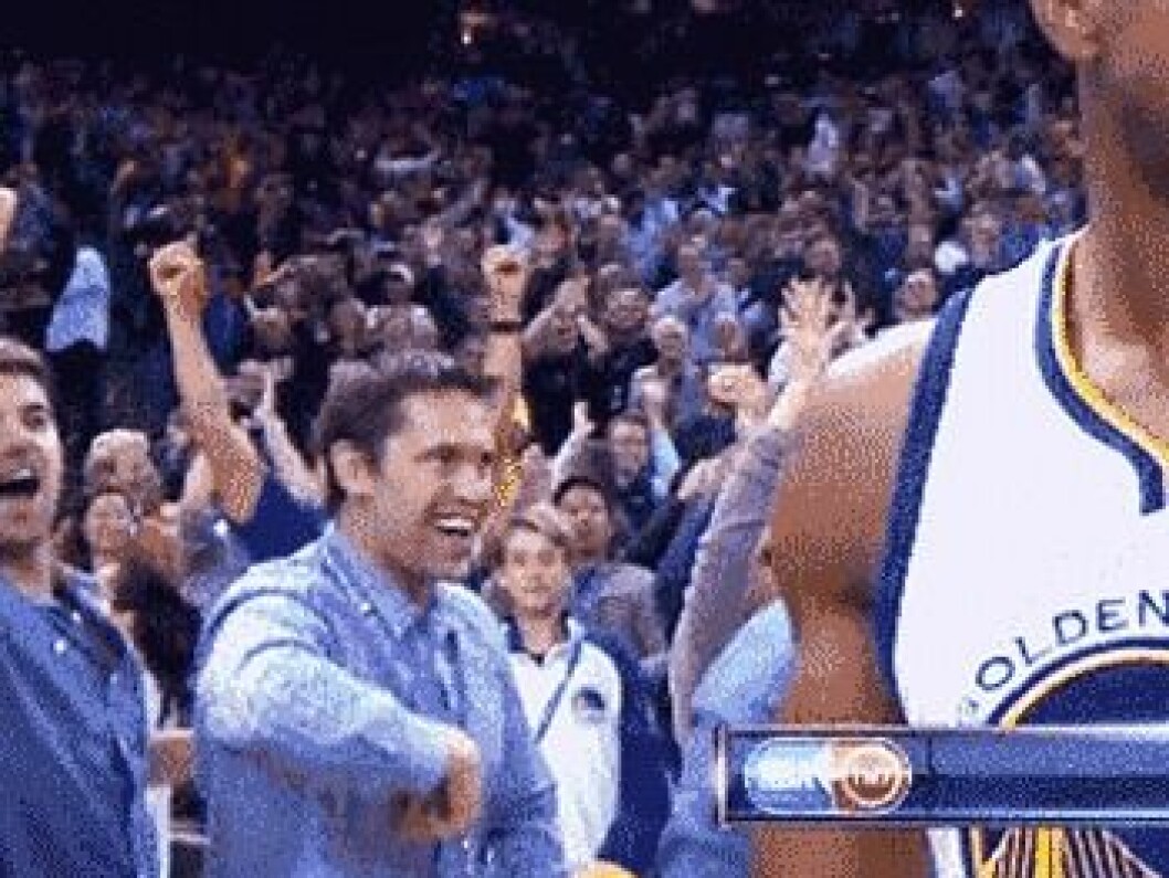 Via: <a href="http://img.pandawhale.com/post-31738-Iguodala-Leaves-Him-Hanging--W-IBhv.gif" target="_blank" rel="noopener">Panda Whale</a> highfive9