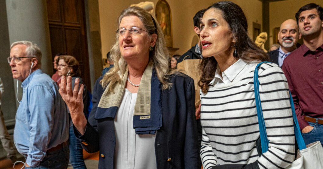Hope Carrasquilla fick beskåda Michelangelos David-staty på plats i Florens på inbjudan av museichefen Cecilie Hollberg. Sparkad Florida-rektor besökte David-staty