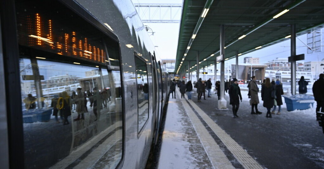 En vild strejk riskerar att stoppa pendeltåg i Stockholm på måndagen. Arkivbild. Hot om vild strejk – risk för trafikkaos