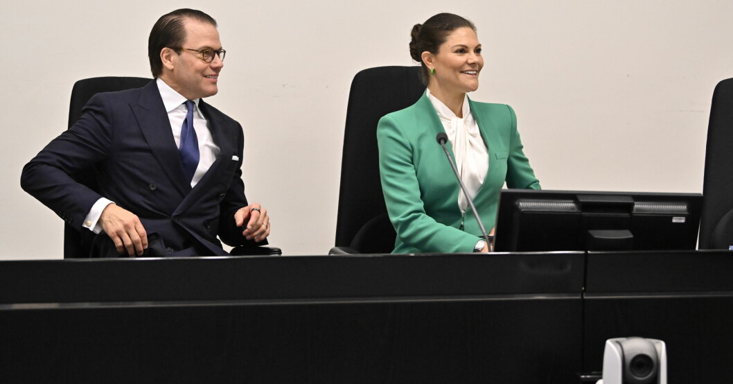 Kronprinsessan Victoria och prins Daniel deltar vid Hovrätten över Skåne och Blekinges 200-årsjubileum i hovrättens sessionsal i Malmö på fredagen.