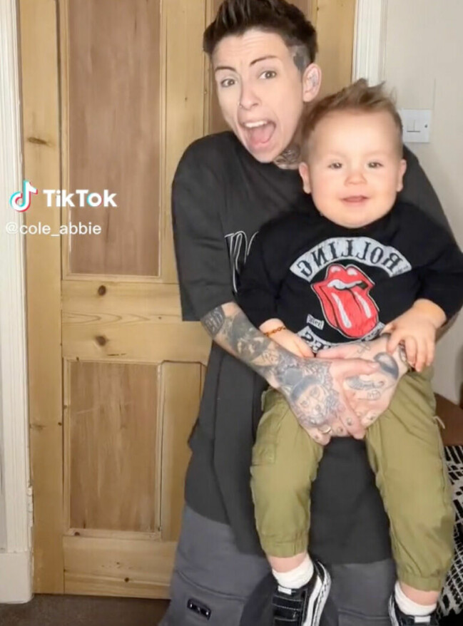 Hudson kommer att bli betydligt längre än sin mamma Cole. Cole och sonen Hudson.