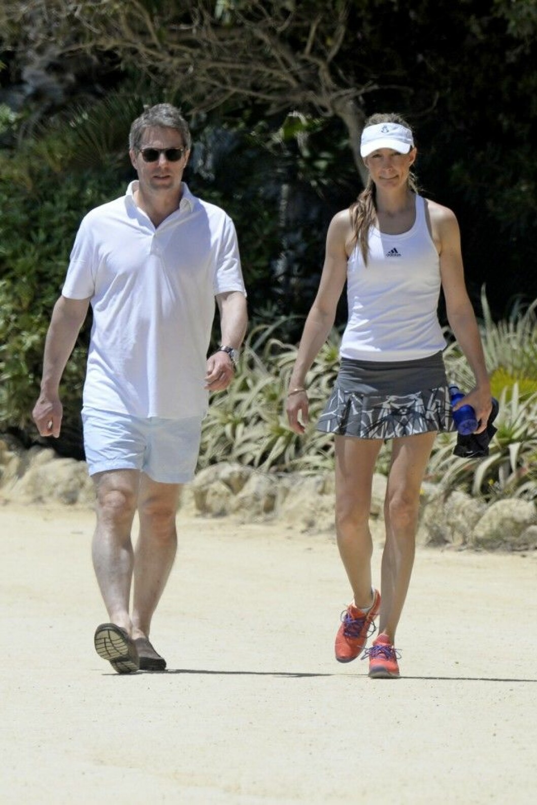 Hugh Grant och Anna Eberstein bygger vidare i Sverige.