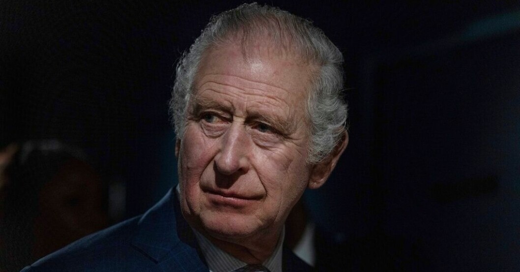 Hundraåriga traditioner används när kung Charles kröns. Arkivbild. Medeltida traditioner när Charles kröns till kung