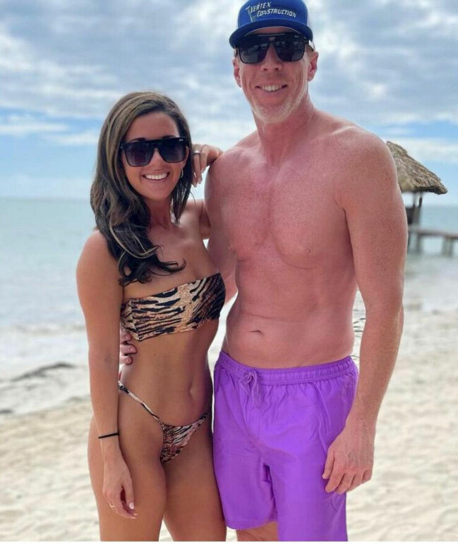 Amanda är gravid och paret ska få en son.