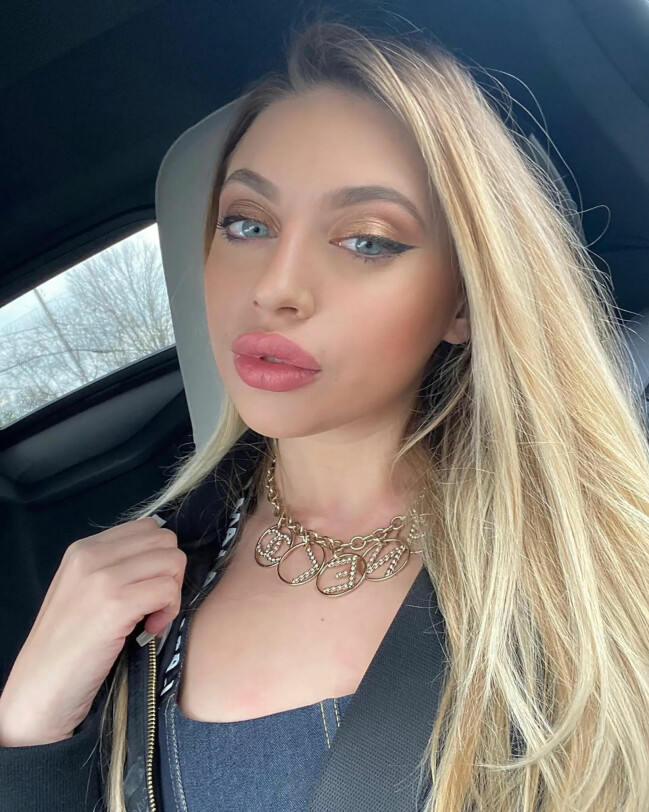 Ava Louise är influencer med 700 000 följare på TikTok.