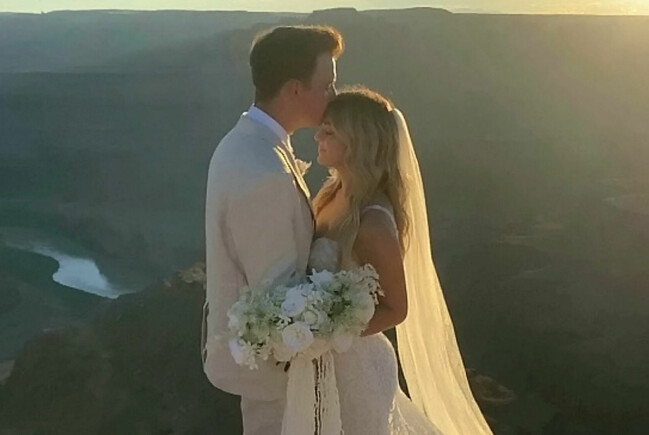 Lauren och Lucas blev herr och fru i oktober 2022. Lauren och Lucas på bröllopsdagen.