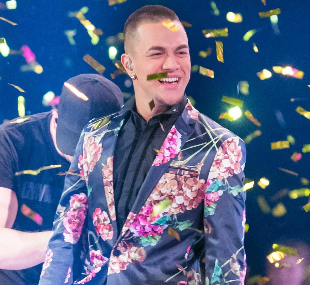 Istället för studentmössa och flak blev det flygande konfetti till hela Sveriges jubel. Vinnare av Idol 2016 - Liam Cacatian Thomassen!