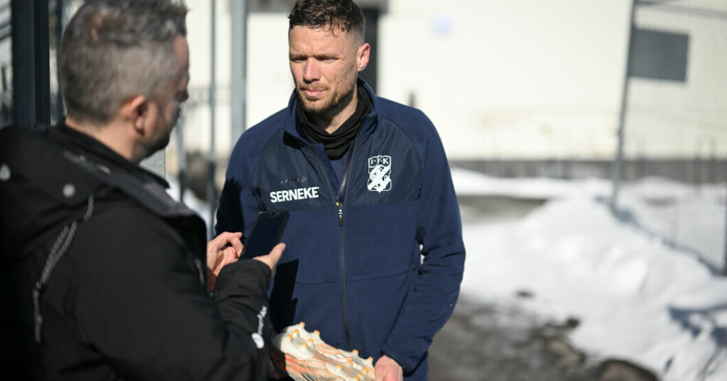 IFK Göteborgs Marcus Berg beklagar att tränaren Mikael Stahre får sparken men förstår klubbens beslut. Berg: "Alltid tråkigt när det händer"