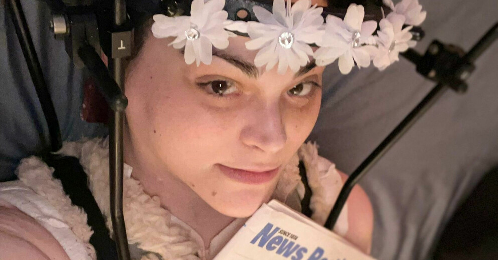 Melanies ställning runt huvudet har gått sönder. Melanie Hartshorn.