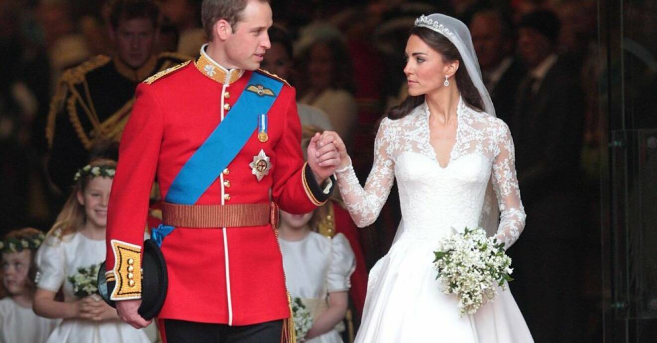 När Kate Middleton gifte sig med prins William bar hon en klänning designad av Sarah Burton, för Alexander McQueen.
