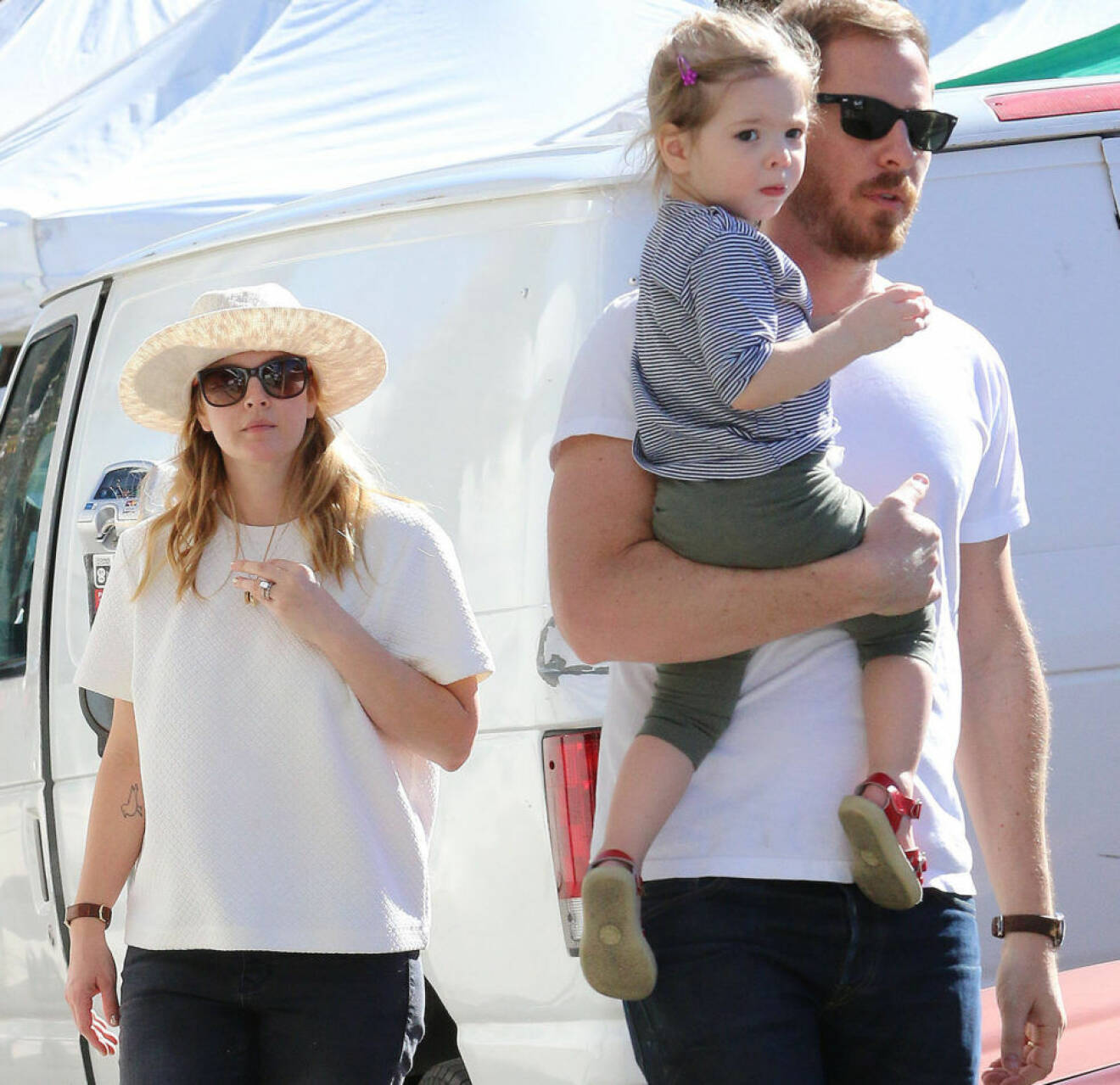 Drew Barrymore har hela tiden tyckt att Will Kopelman är en bra pappa. Här bär han dottern Olive i famnen.